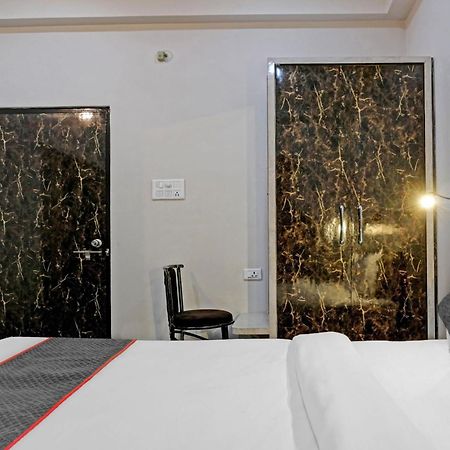 Townhouse Navneeta Grand Hotel Kakarmatha Exterior photo